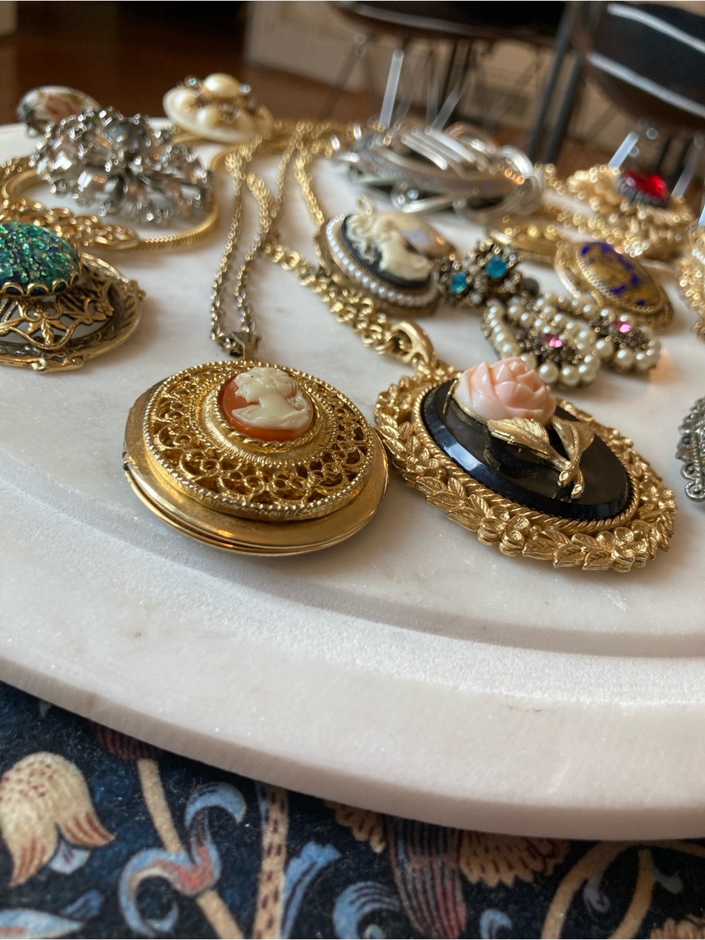 Vintage, Mid-Century & Art Deco Costume Jewelry Lot - Picture 5 of 12
